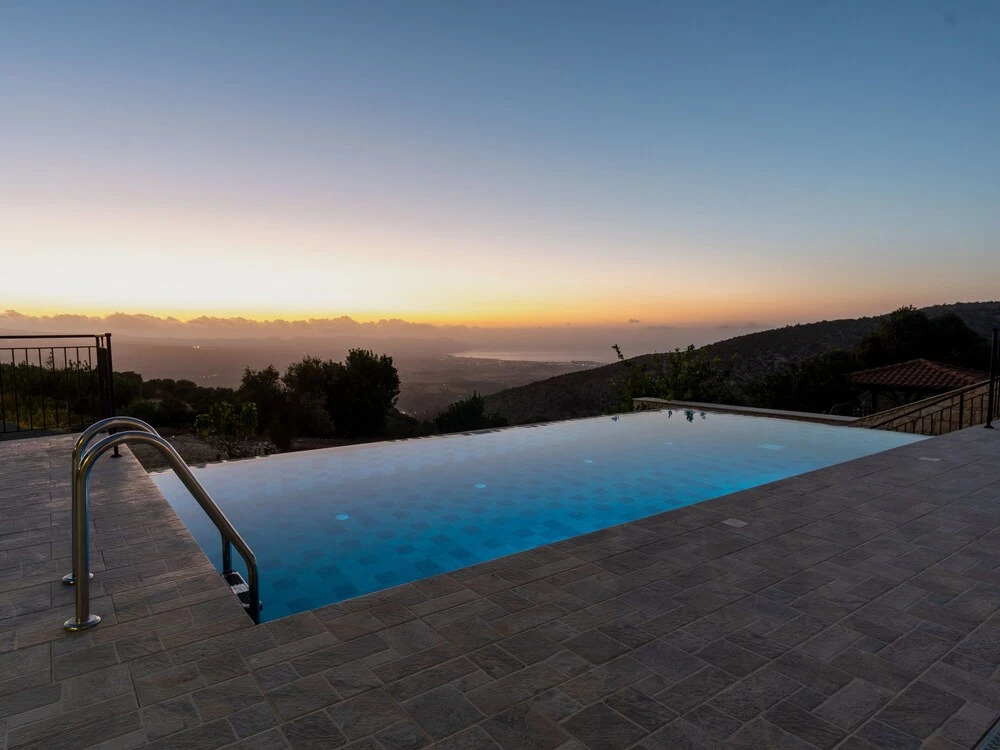 3-bdr Villa With Stunning Infinity Pool
