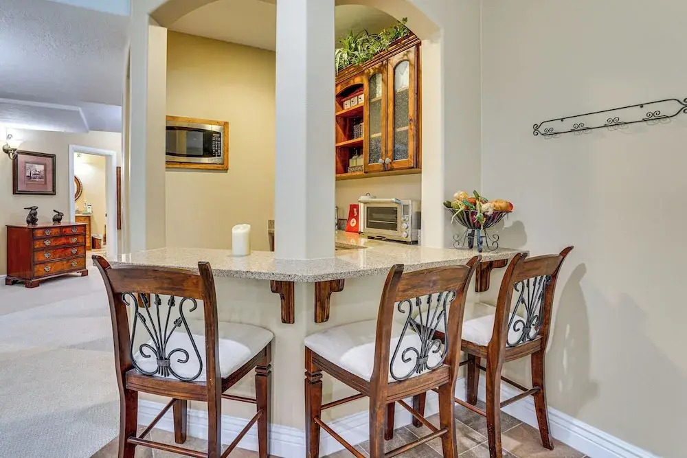 Elegant 6,300-sq-ft Family Home w/ Hot Tub in Orem