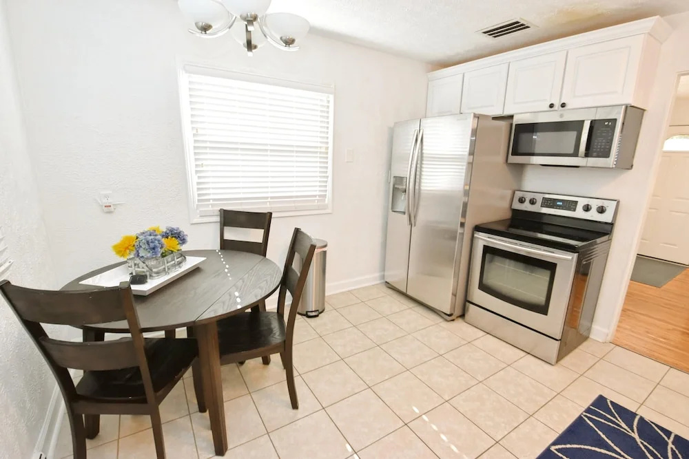 Remodeled Home 1 Mile From Notre Dame 1150
