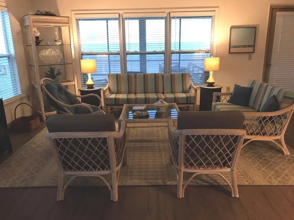 Holland - 4 Br Home