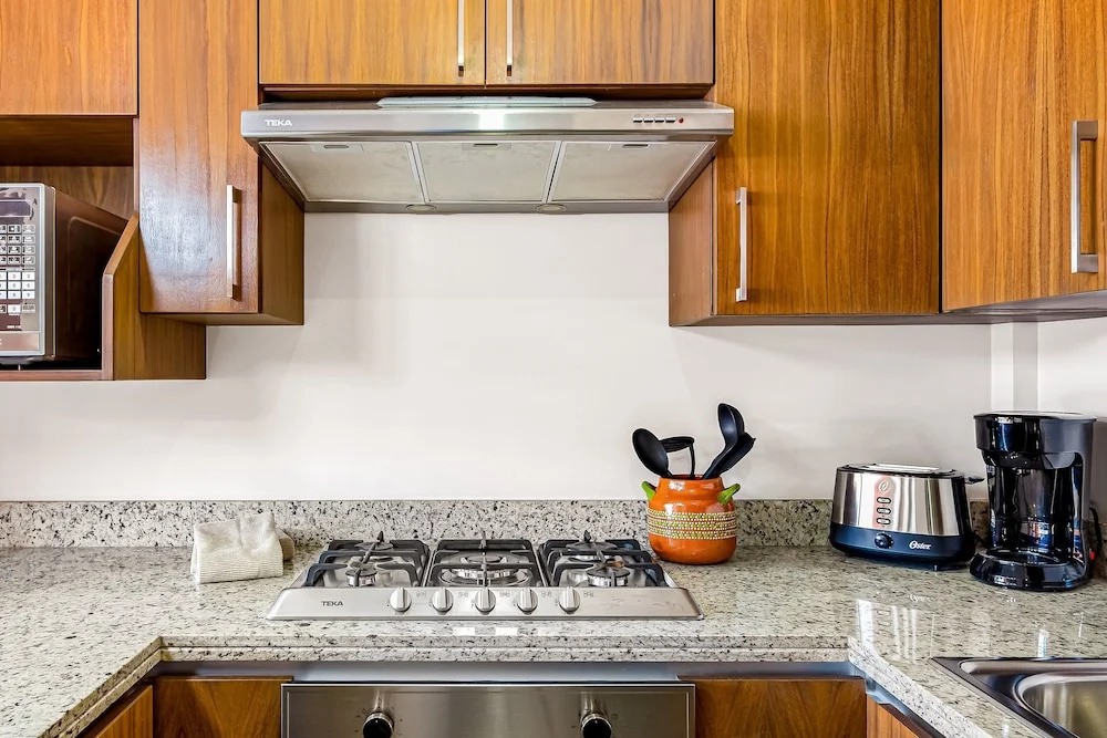 2nd-floor Condo With Heated Outdoor Pool, Grills, Balcony, W/d, AC