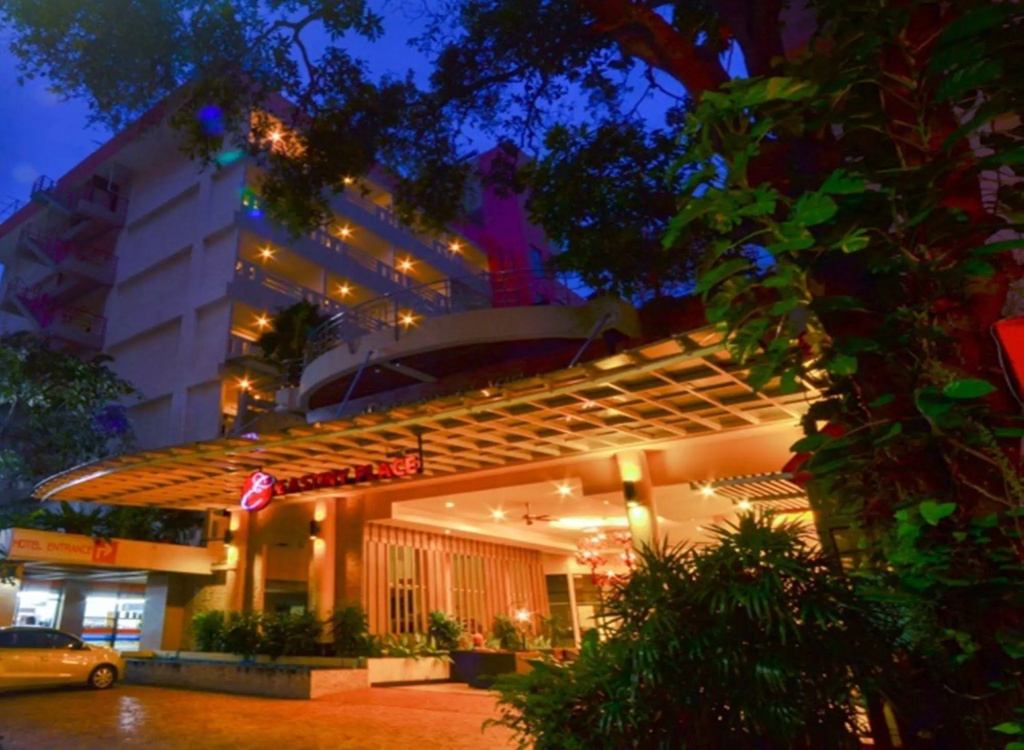 Eastiny Place Hotel