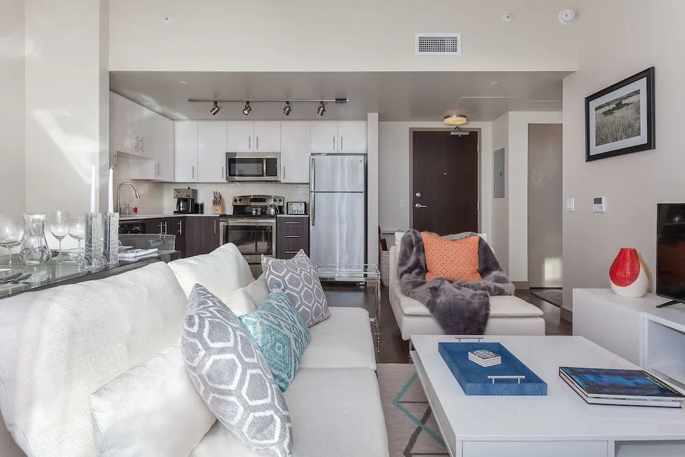 Luxe Hubs Convention Center Apartments
