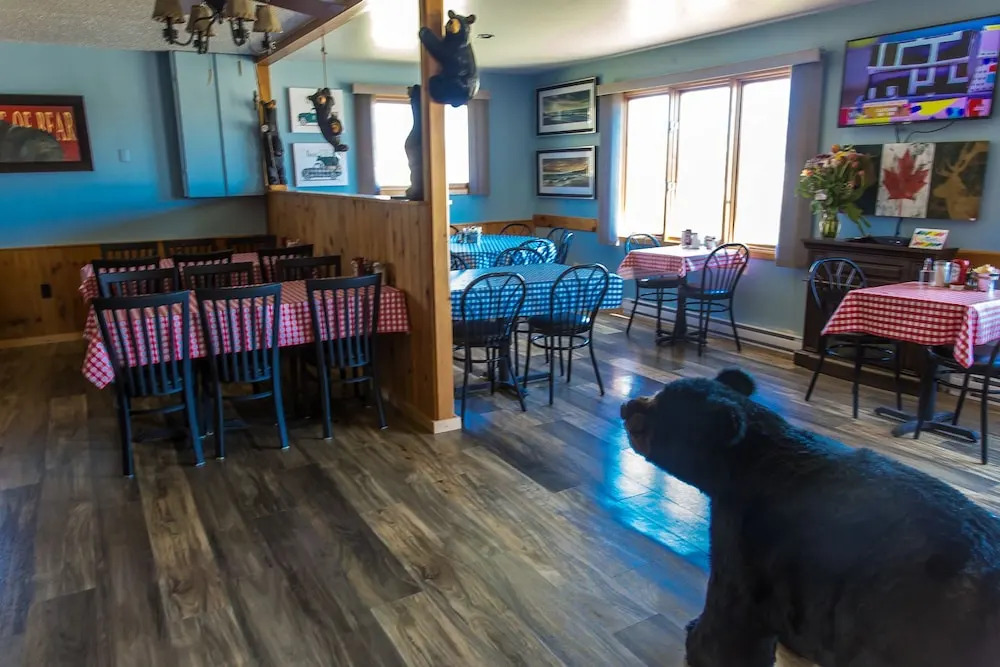 Bear Tracks Inn