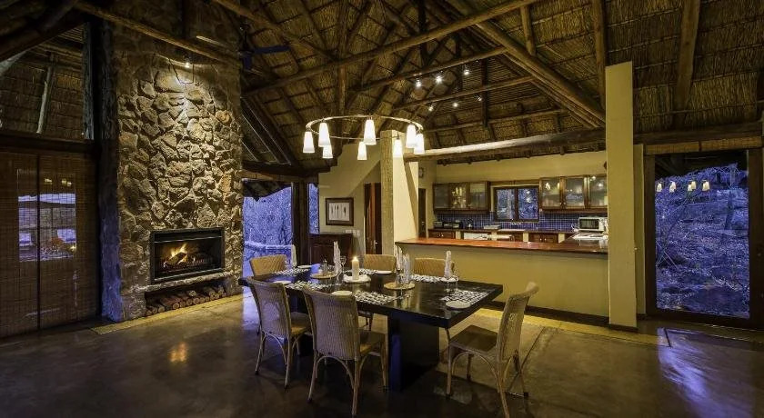 Tshwene Lodge