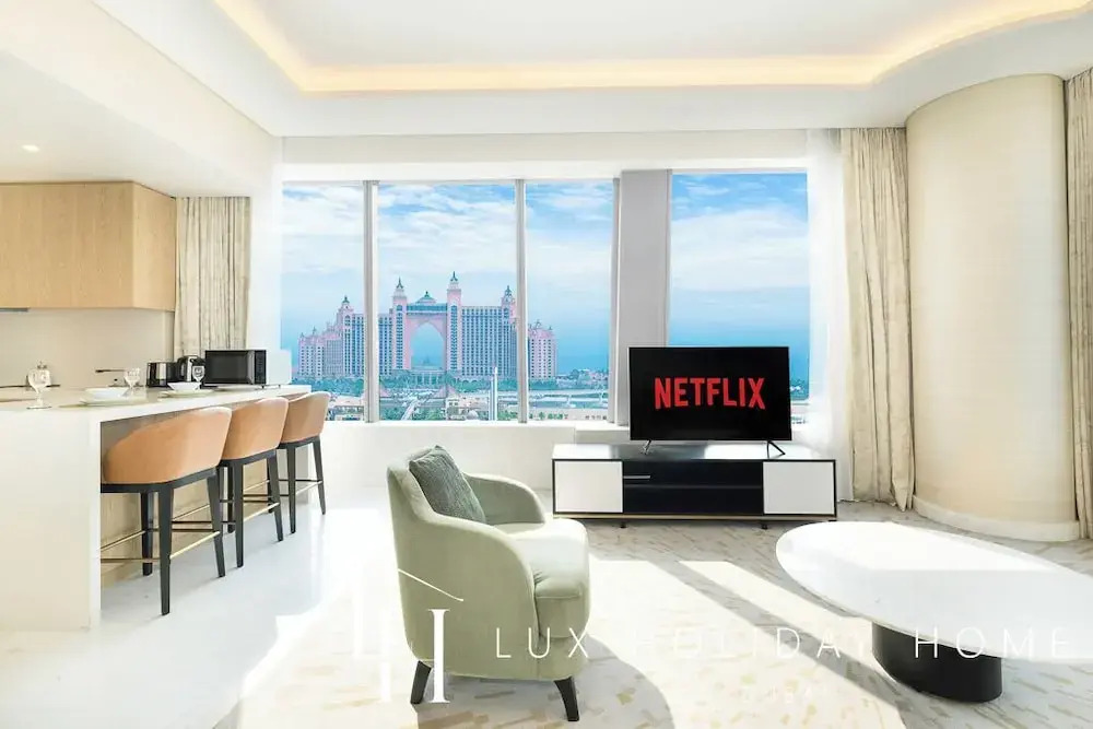 LUX Iconic Views at The Palm Tower 5