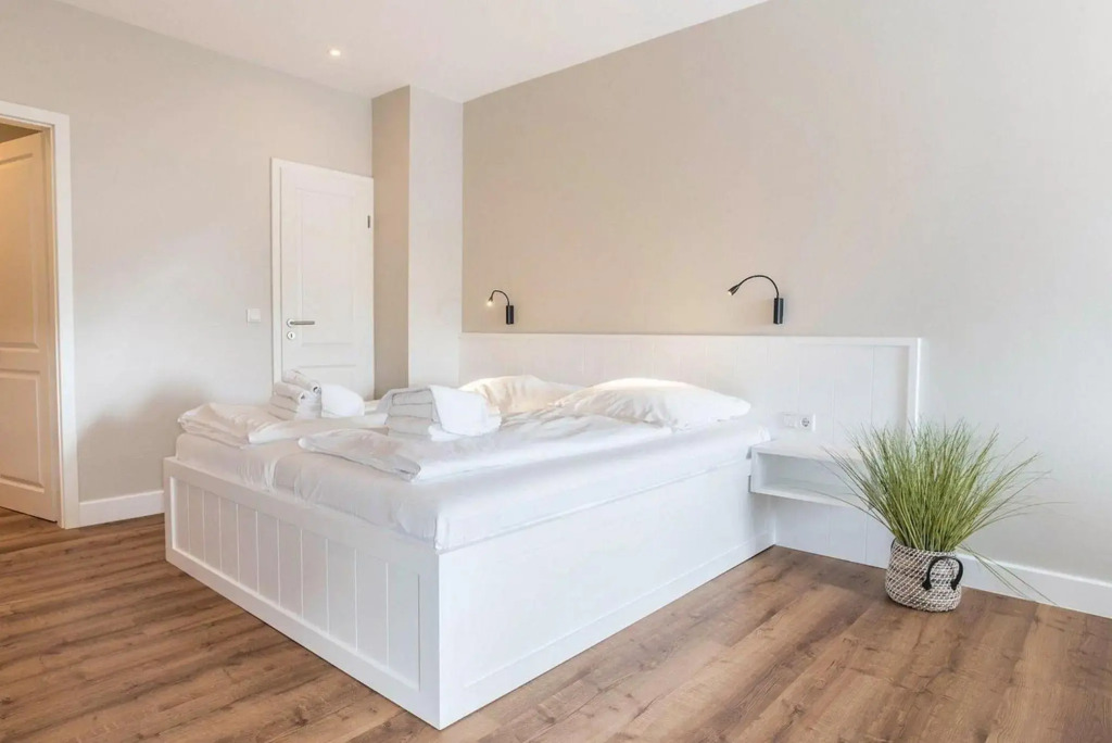 Hochwertig möblierte 2-Zimmer-Wohnung mit Balkon