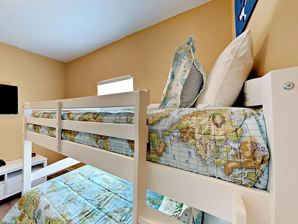 The Lemony Anemone 3 Bedrooms 2 Bathrooms Cottage