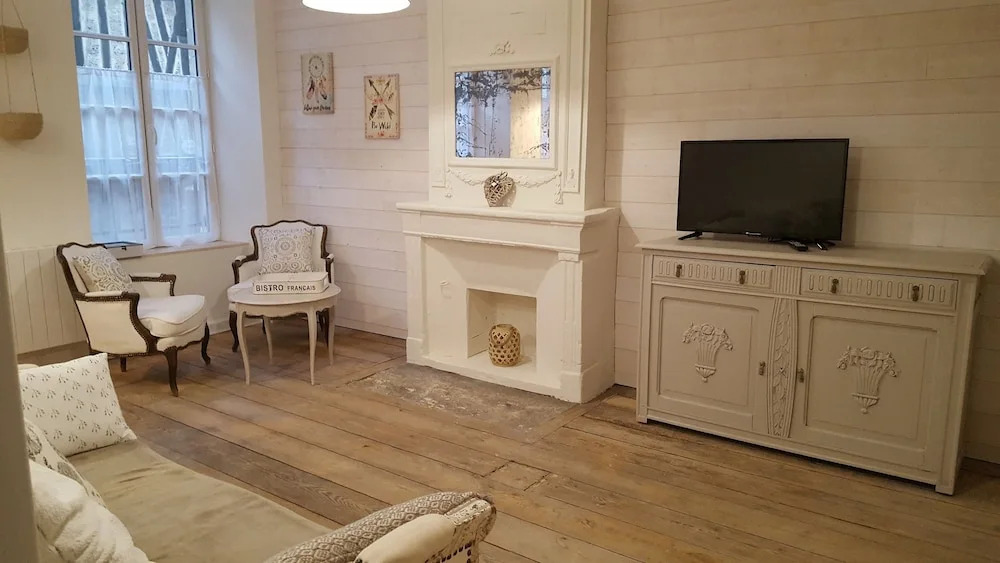 Appartement 2 pièces Le 32 BIS