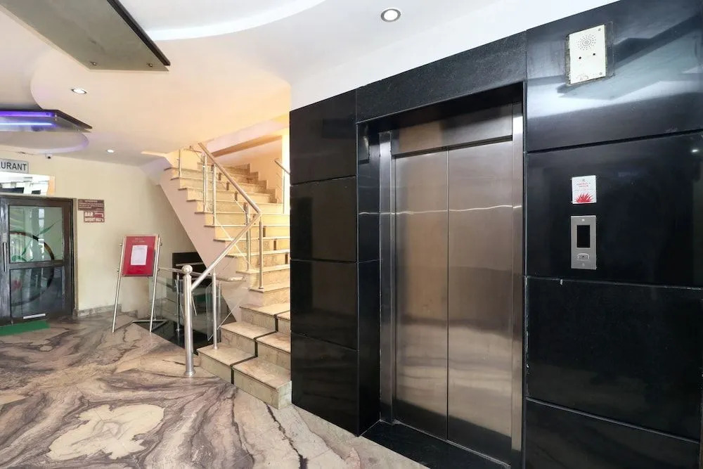 OYO 17381 Hotel City Look