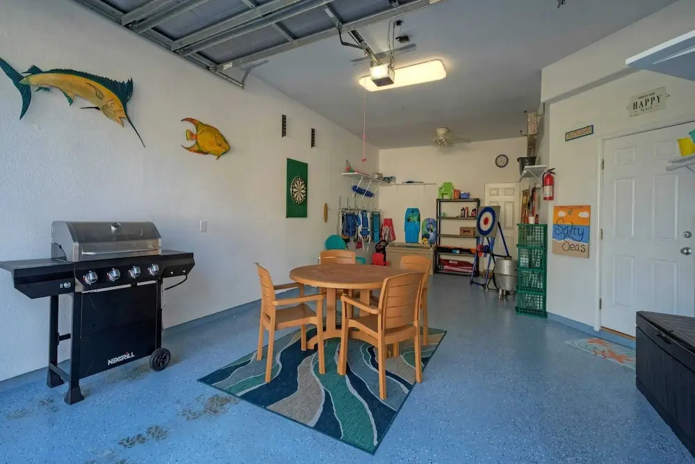 Communal Pool, Beach Gear & Prime Location Near Port Aransas Beaches Salty Seas by Avantstay