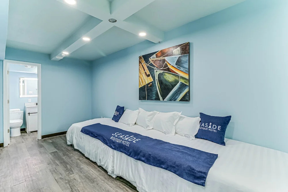 Seaside Boutique Hotel, Waves At Your Doorstep
