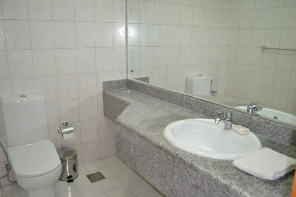 PNE - Furnished spacious bright 1BR