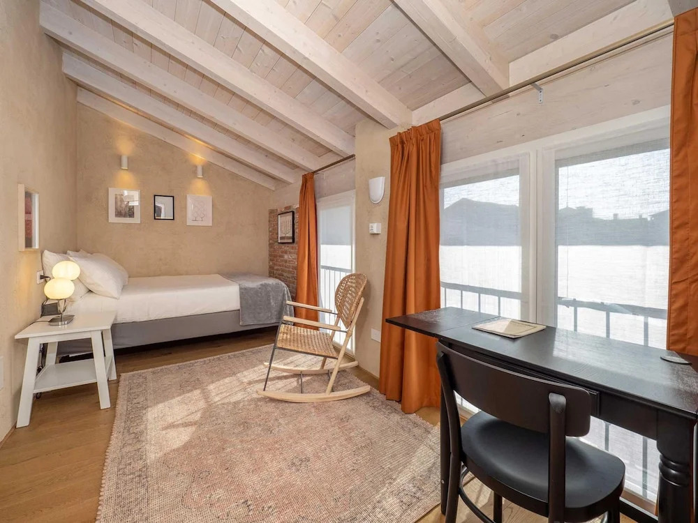 Green Lodge - Apartment 9 - 2 BR 1 Bath
