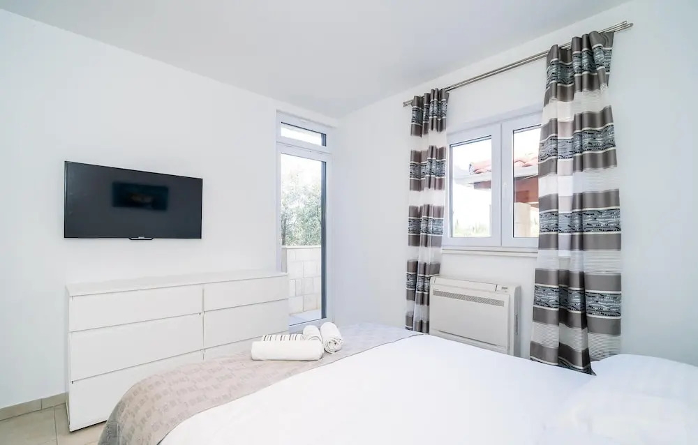 Stunning Apartment in Cilipi With 3 Bedrooms, Wifi and Outdoor Swimming Pool