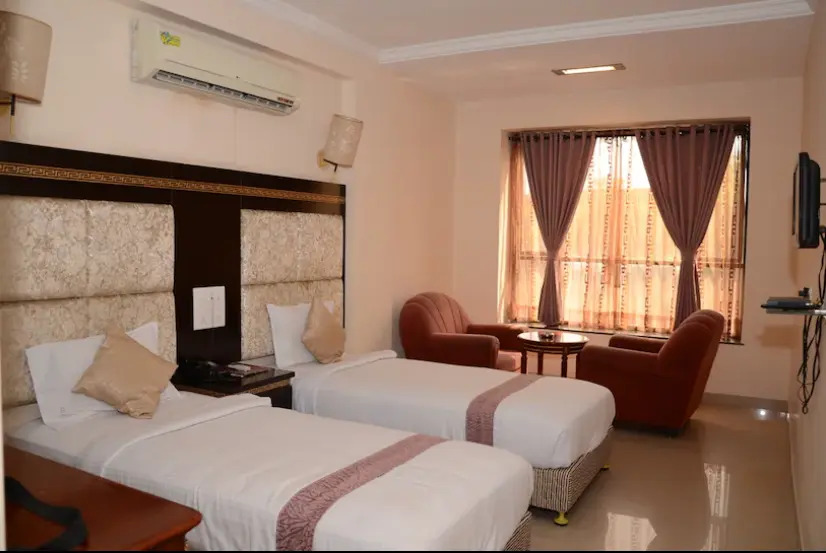 OYO Flagship 072 Hotel Orient Inn