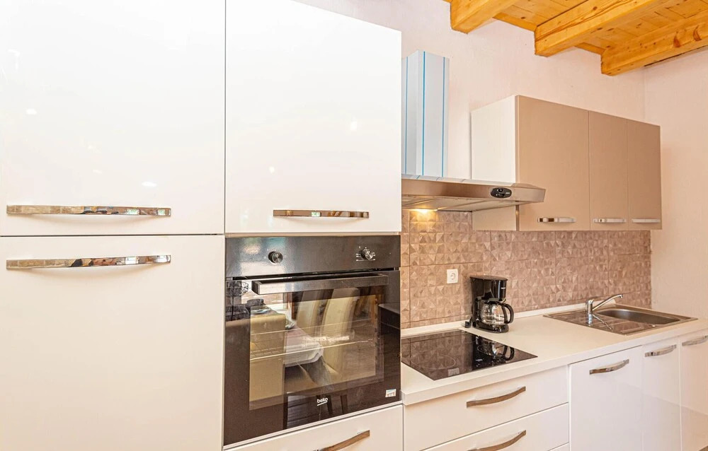 2 Bedroom Beautiful Home In Drinovci