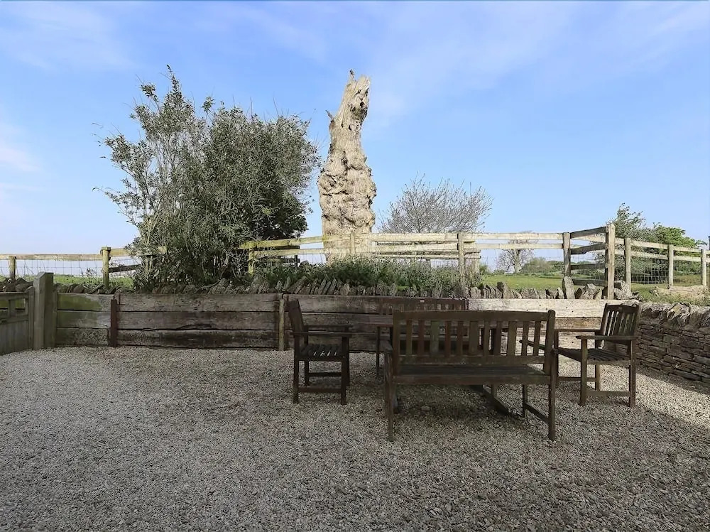 The Old Oak Tree Barn