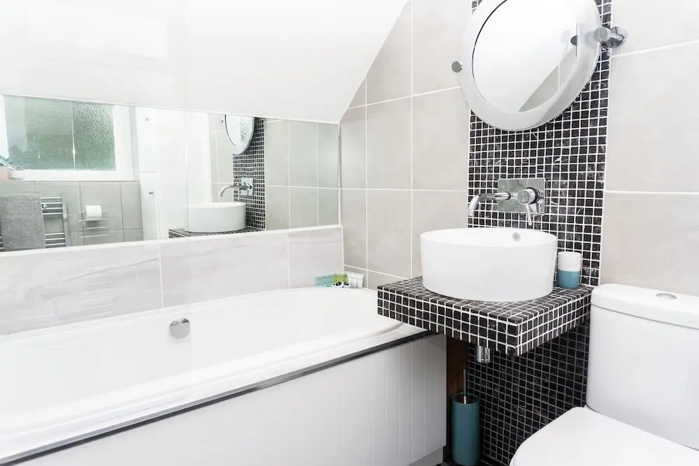 Karah Suites - Chandos Apartments