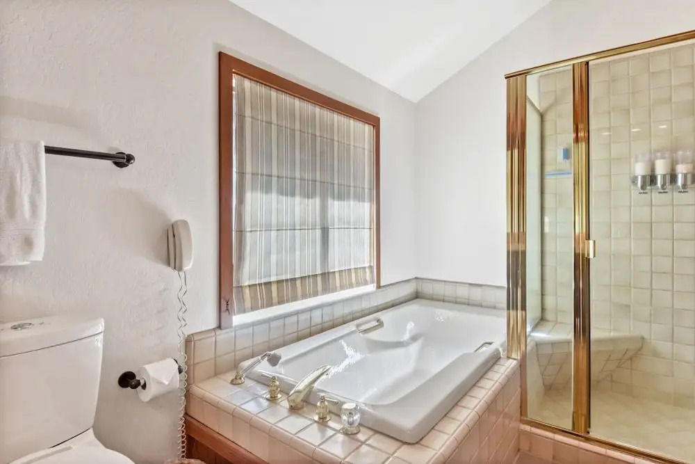 New Listing! Sugar Bear Lodge W/ Hot Tub 4 Bedroom Home