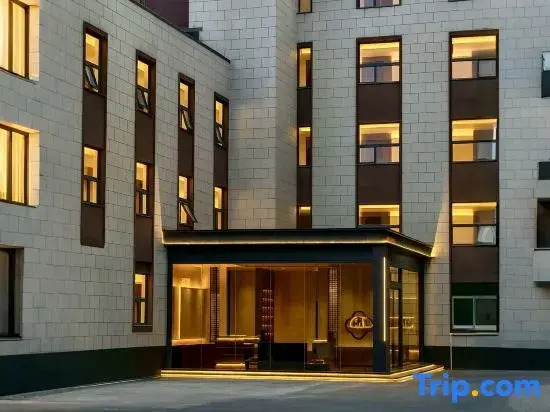 Yiyun Jingyue Hotel (Yingzhou Wanda Plaza Erli Well Night Market)