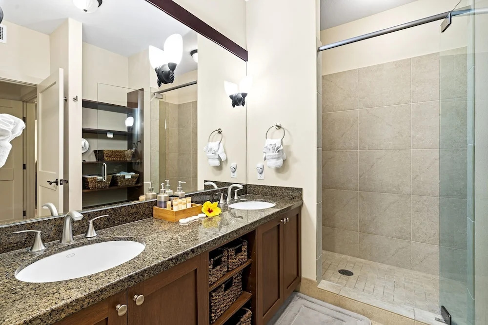 Hali'i Kai at Waikoloa 2b 2 Bedroom Condo by RedAwning