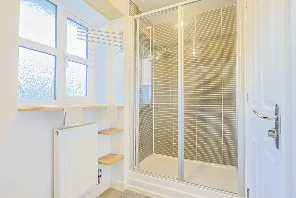 Manchester 3-beds, Sleeps 6 With On-site Parking