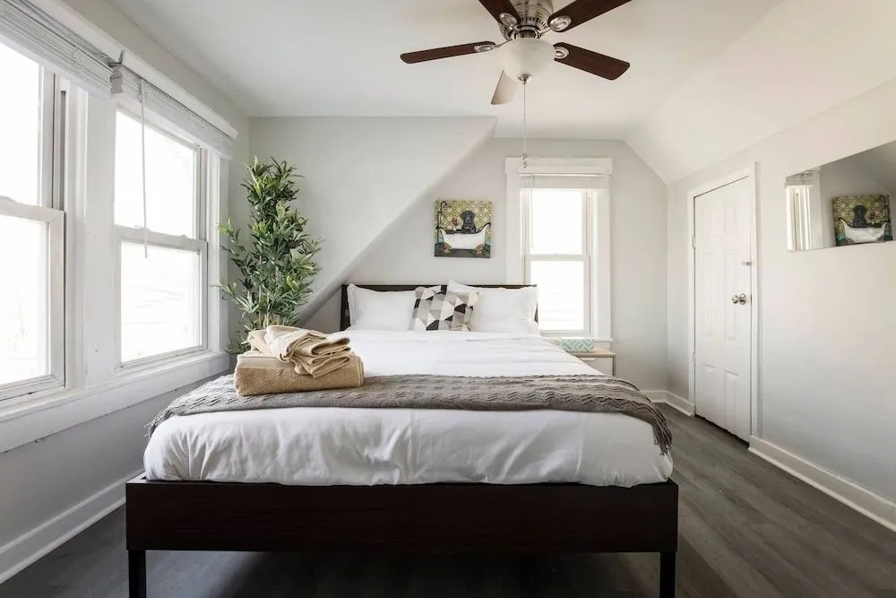 Louisville Dream House 4BR/2BA  by CozySuites