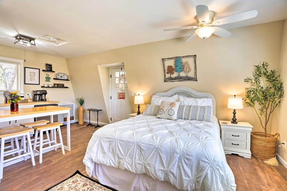 Lake Arrowhead Studio Near Hiking w/ Hot Tub