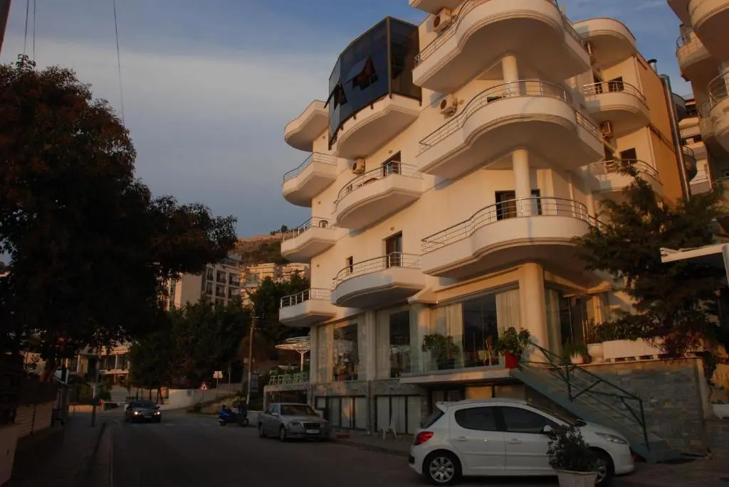 Hotel Strora