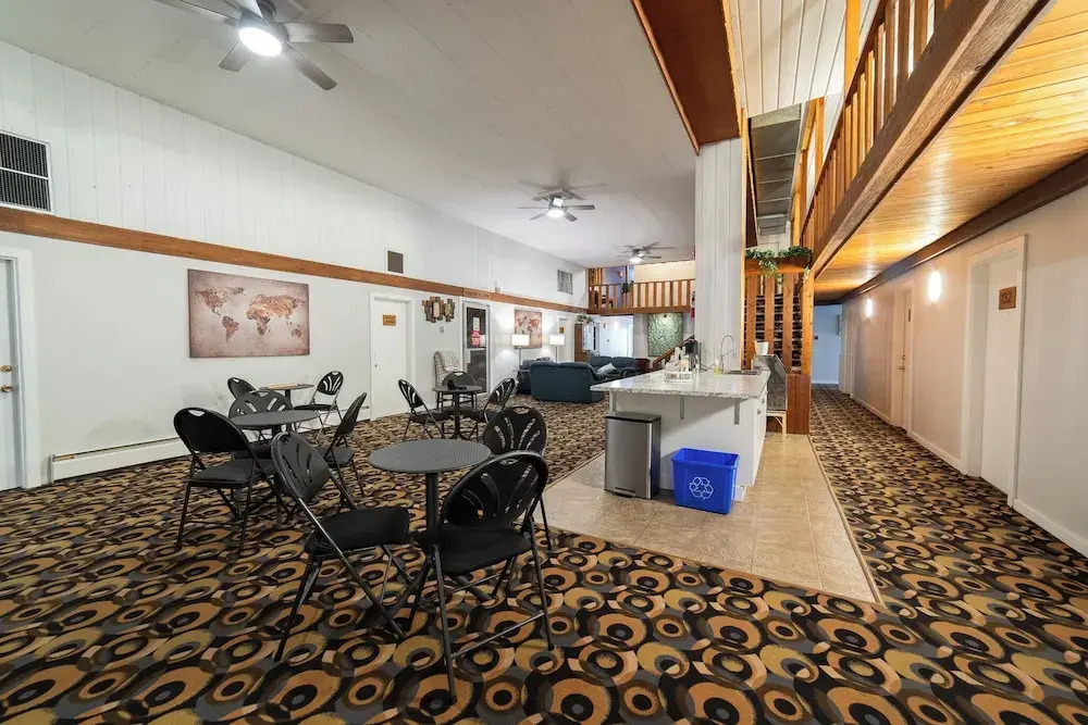 Uptowner Hotel