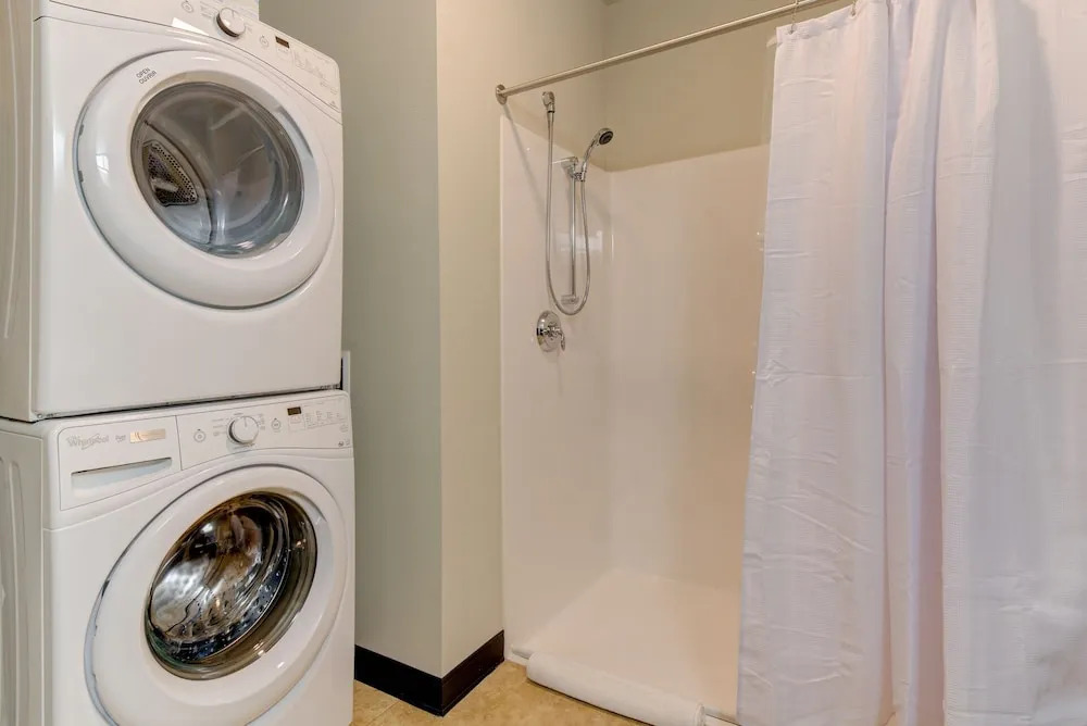 Milwaukee Beautiful Family 2BD 2BA Downtown Apartment