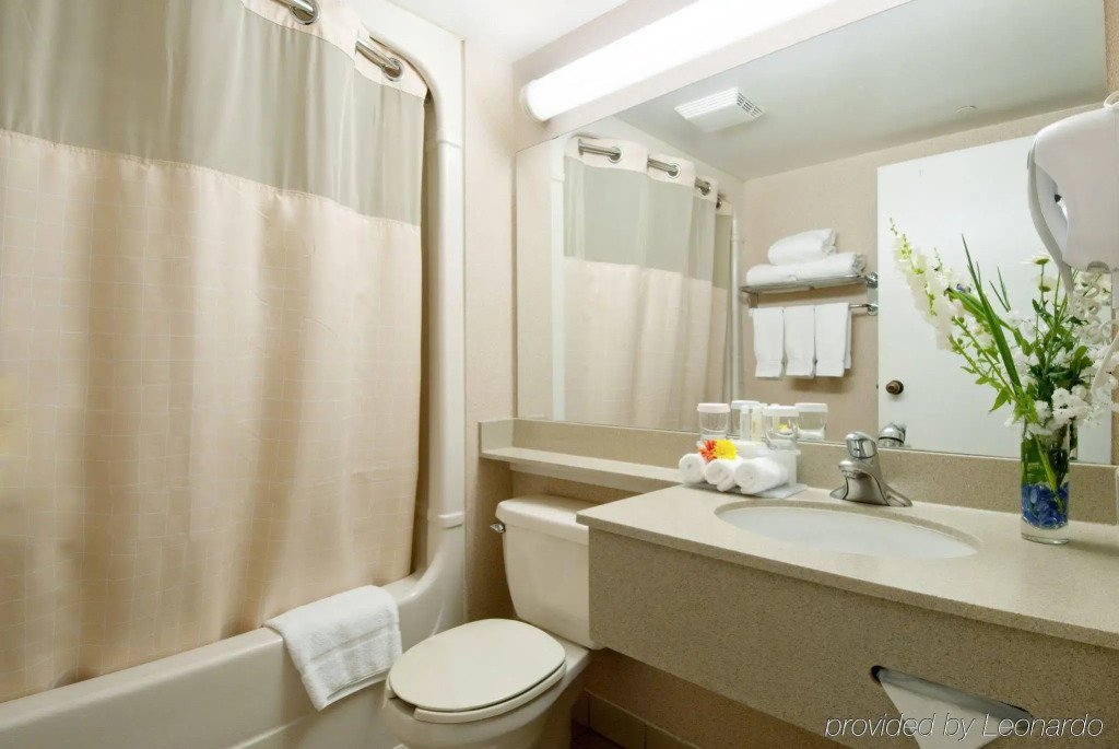 Holiday Inn Express Toronto Downtown by IHG