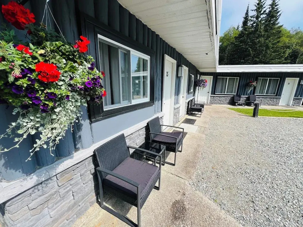 Mystic Isle Motel