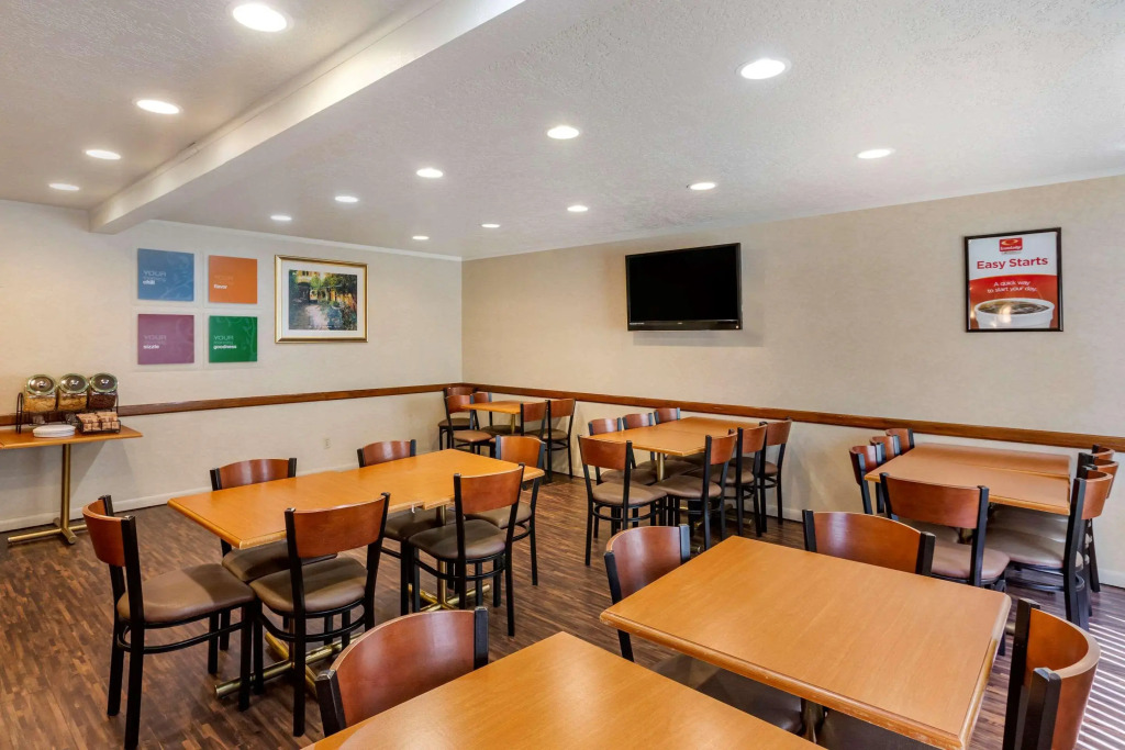 Econo Lodge Inn and Suites Sandy