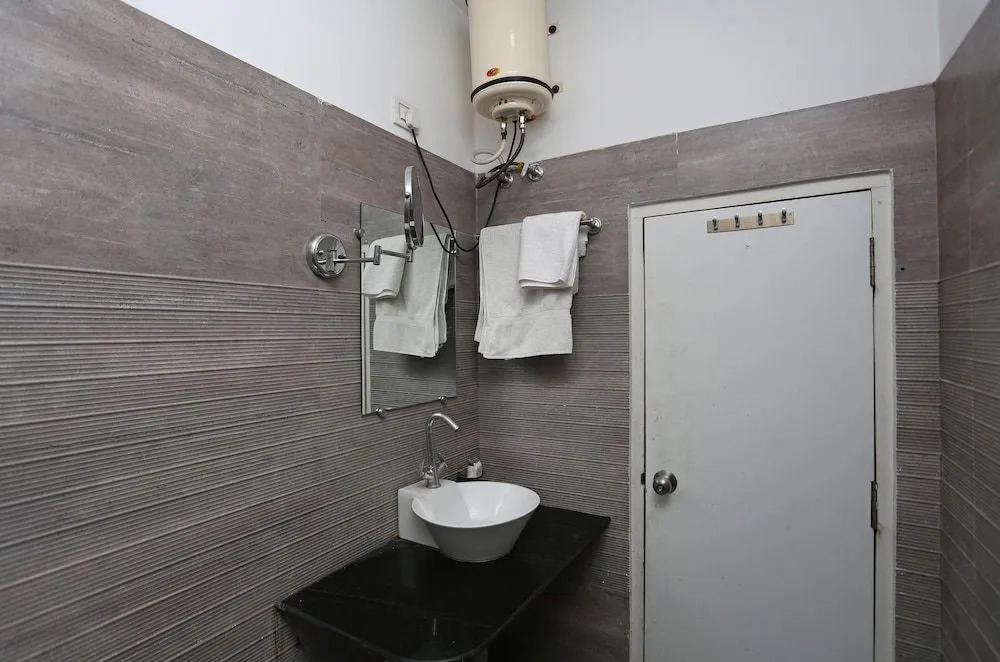 Oyo 22315 Hotel Rajdoot Gaurav