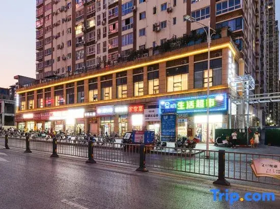 Yiduo Hotel (Dazhou Luofu Plaza Railway Station)
