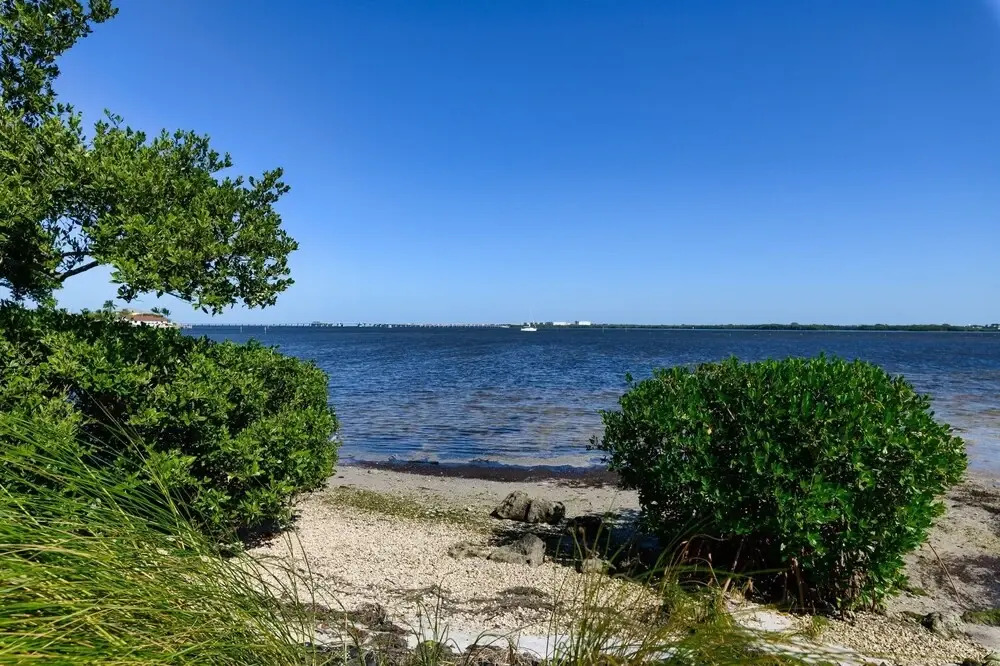Walk To Beach Recently Renovated Sleeps 6 2 Bedroom Condo by RedAwning