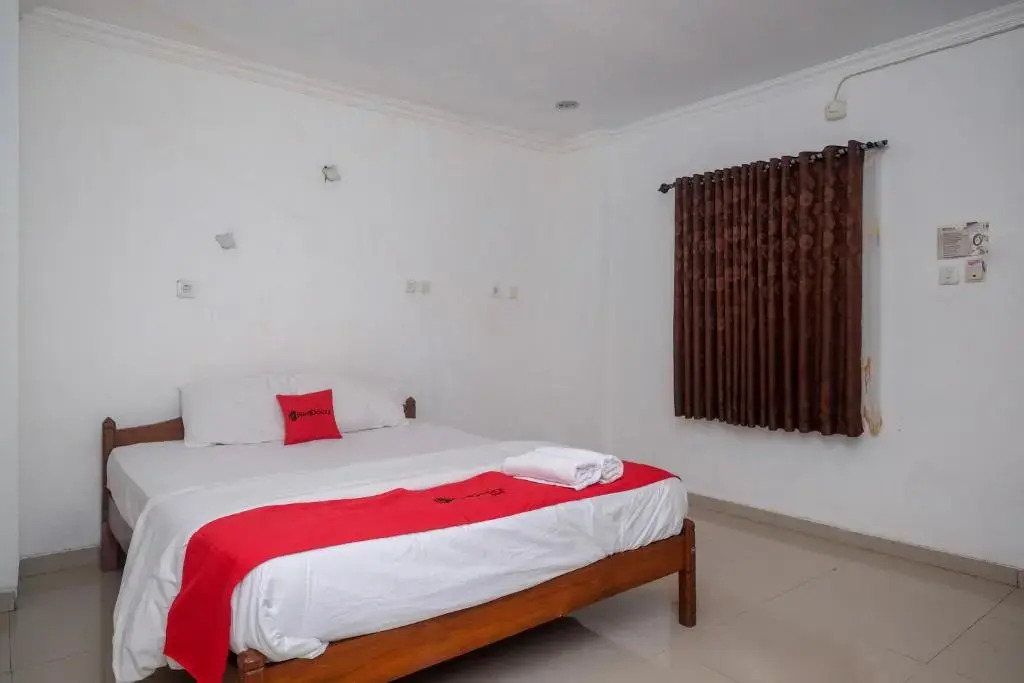 RedDoorz @ H&W Hotel Solo