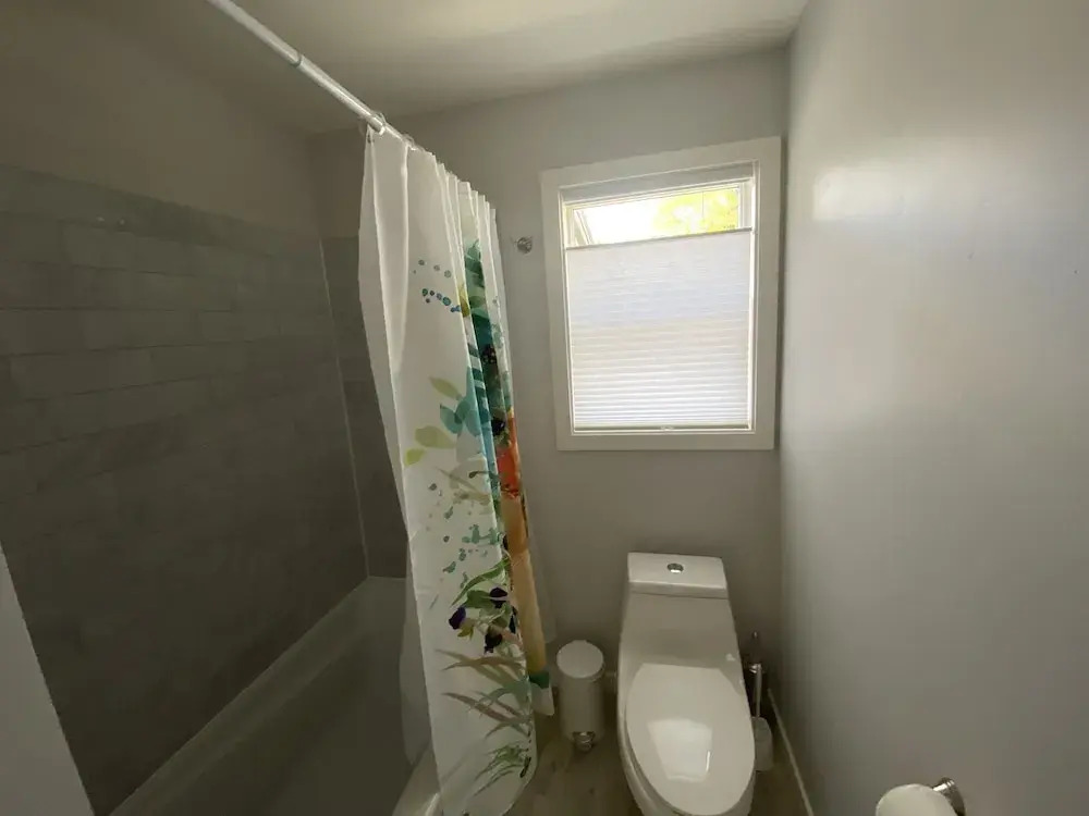 Newly Remodeled 4th Street Work-Friendly Home by RedAwning