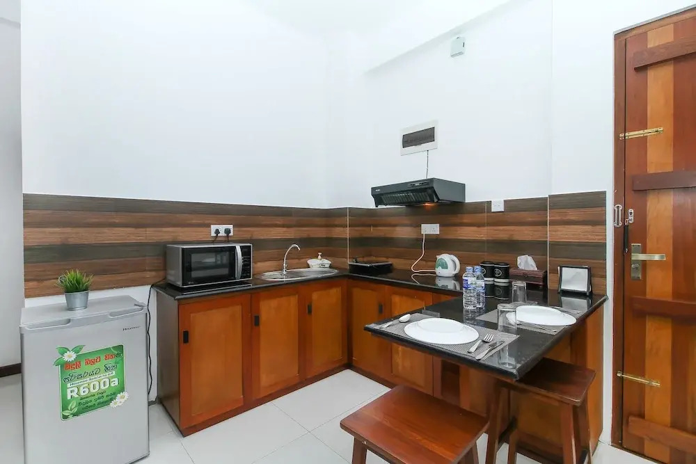 Oyo 387 Iddamal Apartments