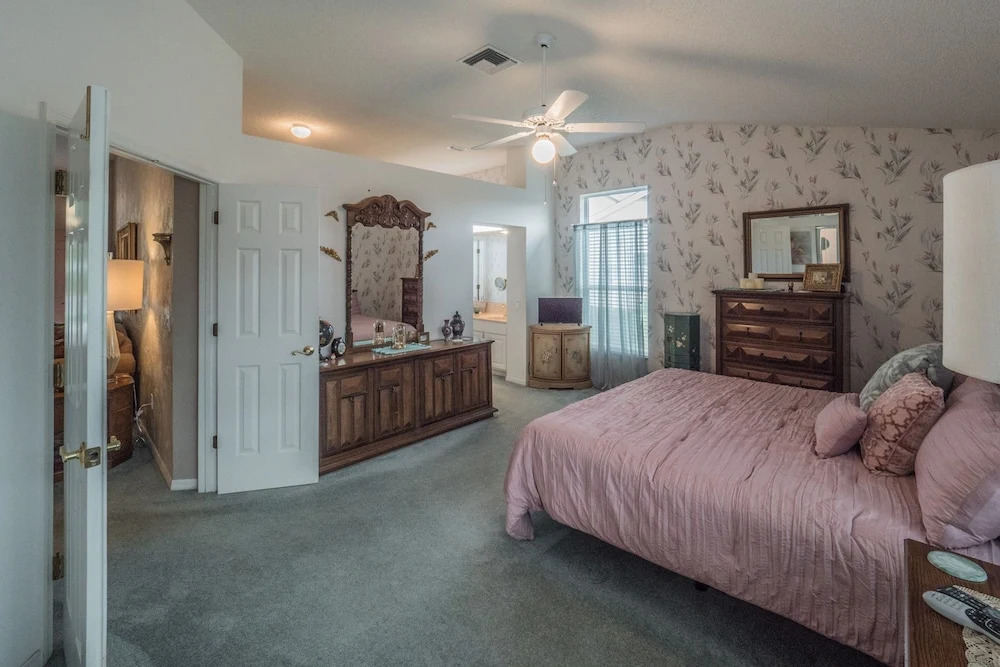 Lopez Lane 1302 by White Pelican VR