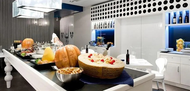 Home Club Suite Hotel