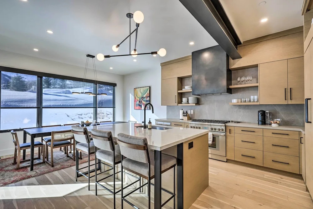 Luxe Park City Townhome w/ Hot Tub: 1/2 Mi to Lift