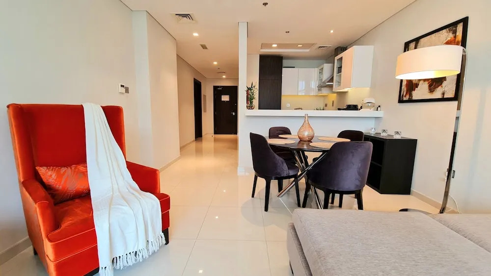 Marco Polo - Serene 1 BR APT amidst Golf Course with Gym & Pool