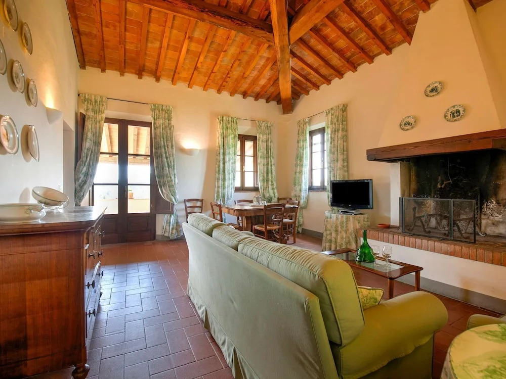Luxurious Farmhouse in Capannoli With Pool