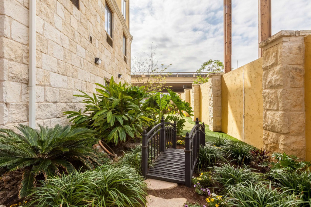 Comfort Suites Alamo-River walk