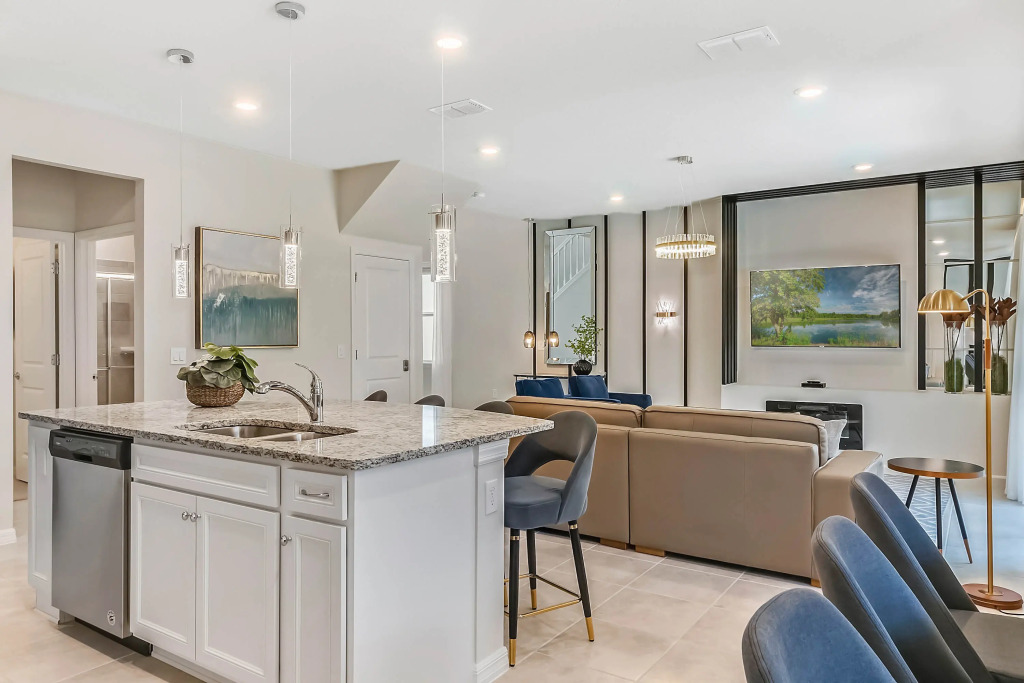 5 Bedrooms 45 Bathrooms Windsor Island 602 Jl