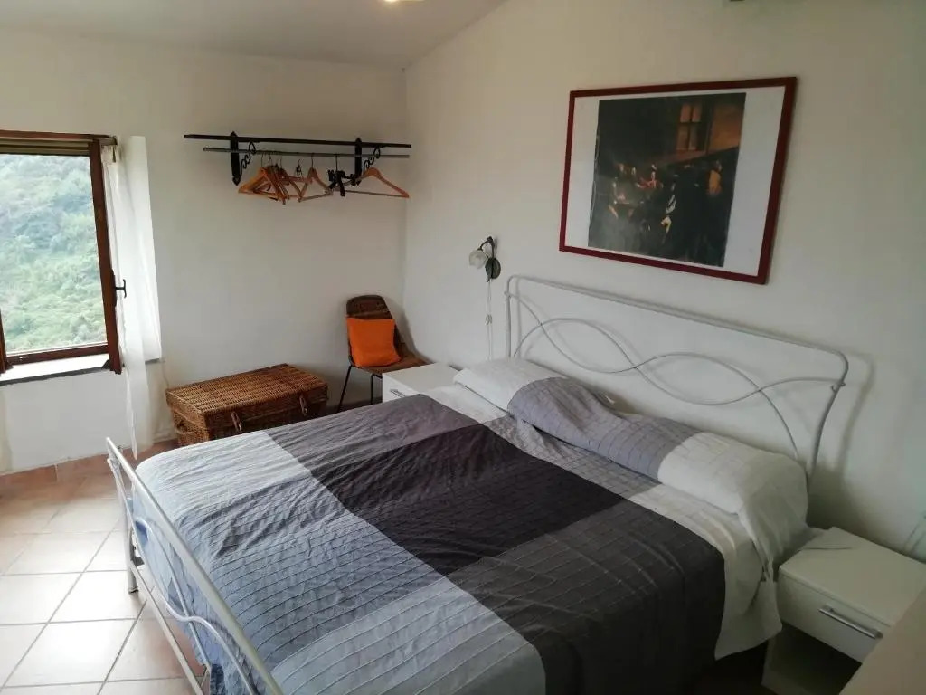 CASA LORENZO SULLE COLLINE DI LEVANTO e VICINO ALLE CINQUETERRE LT-0620
