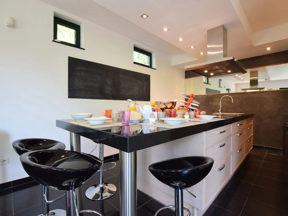 Posh Villa in Durbuy with Hot Tub, Whirlpool